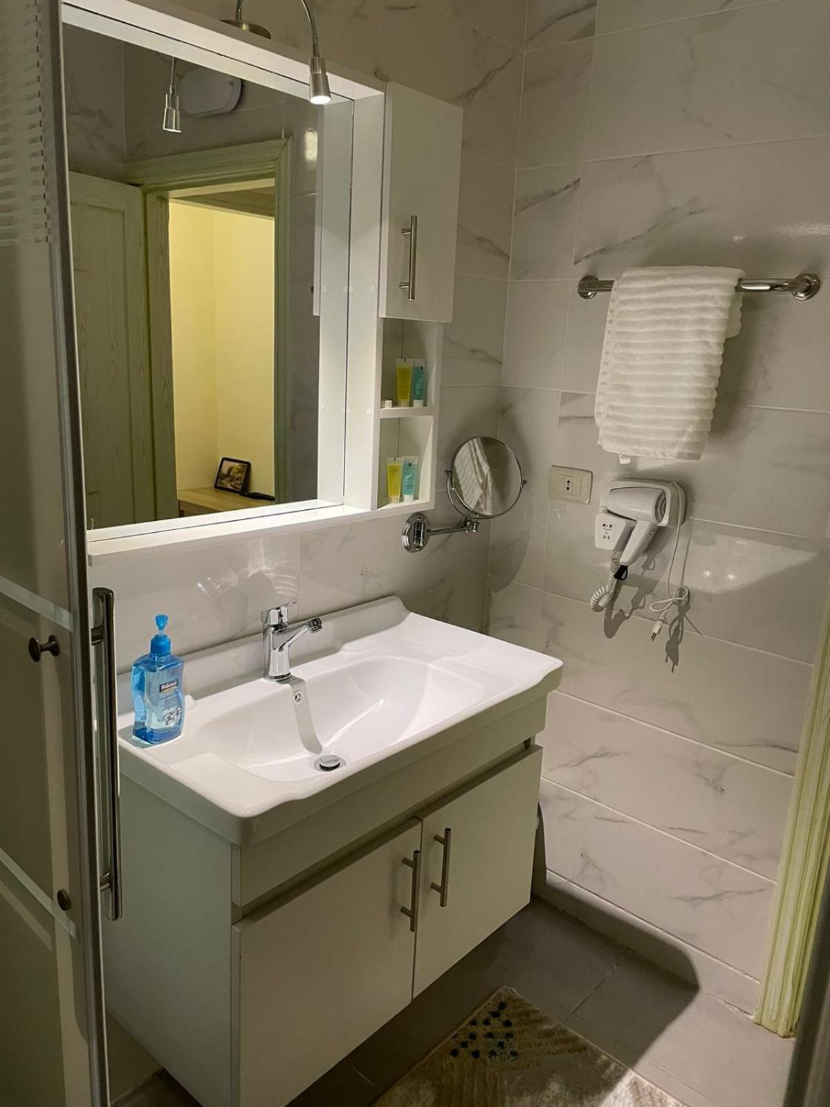Classy Hostel Madaba Bagian luar foto