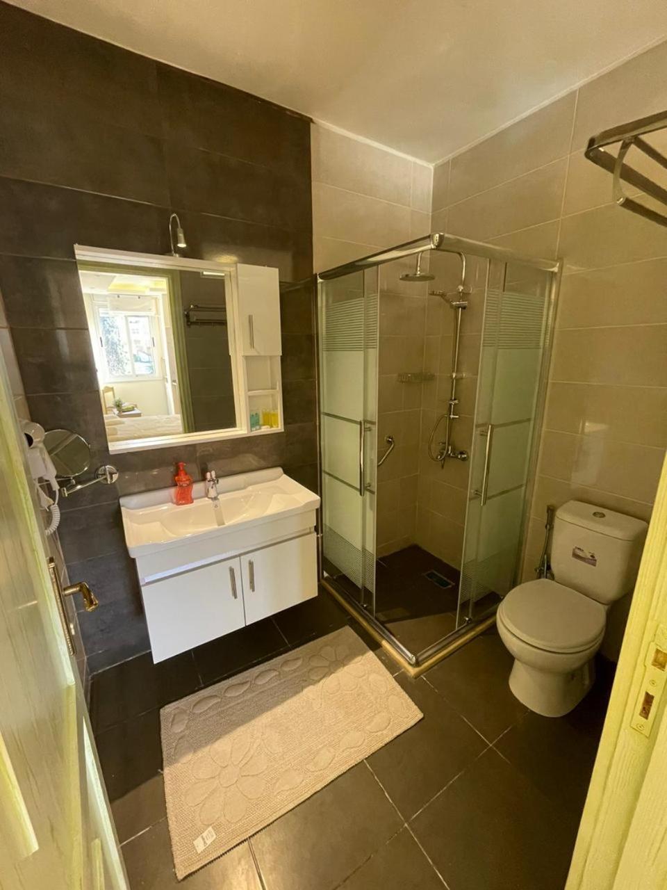 Classy Hostel Madaba Bagian luar foto