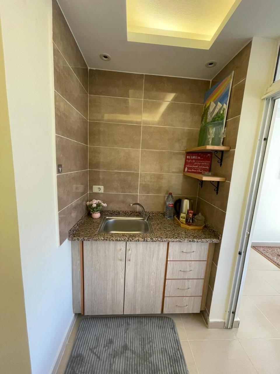 Classy Hostel Madaba Bagian luar foto