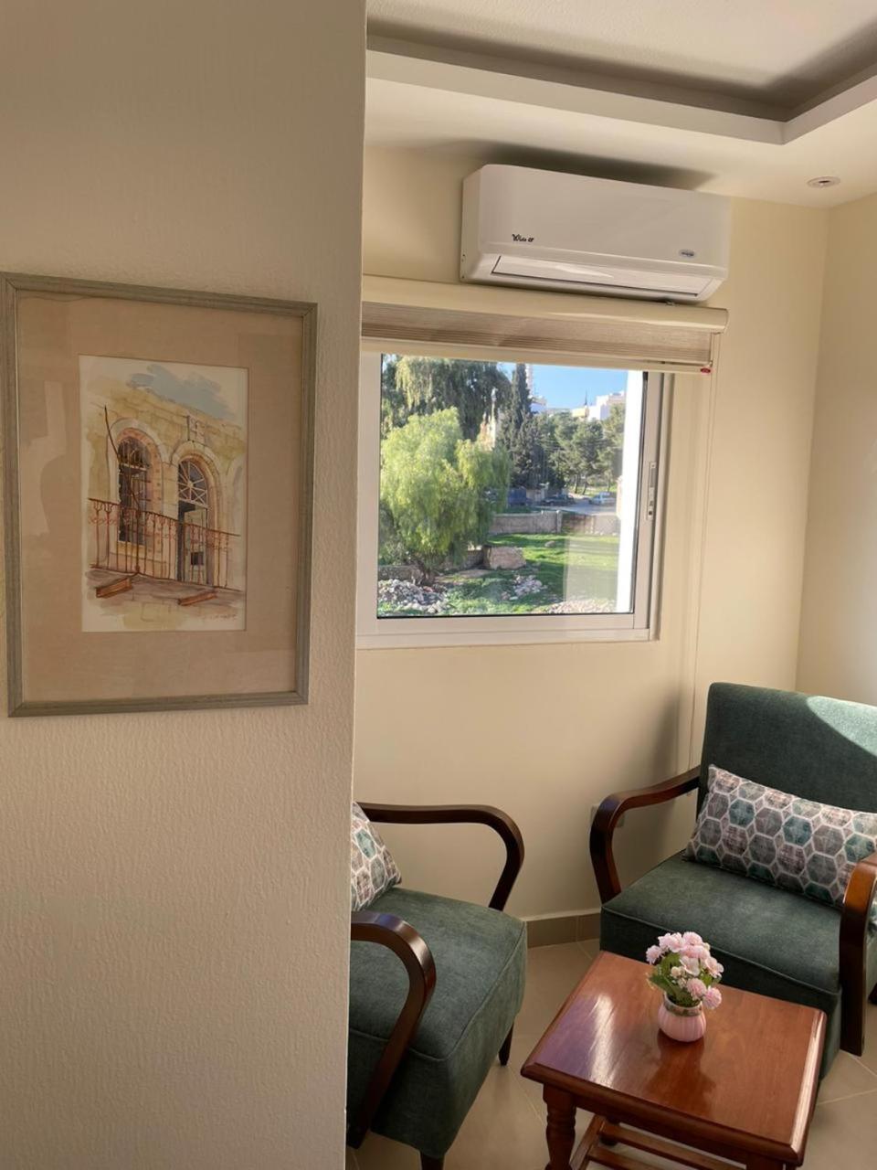 Classy Hostel Madaba Bagian luar foto
