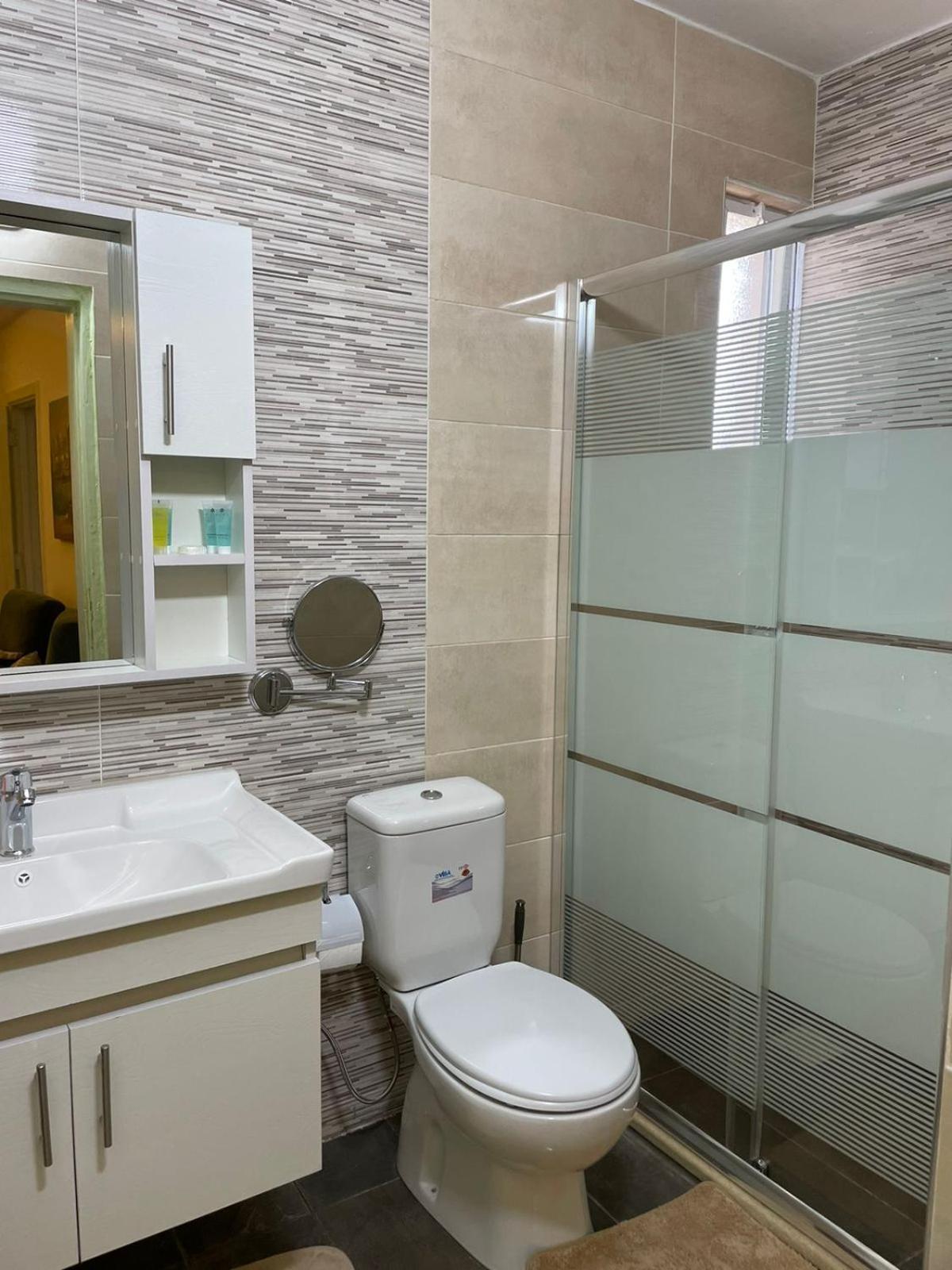Classy Hostel Madaba Bagian luar foto